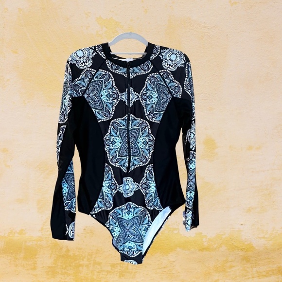 Elegant Black and Blue Geometric Long Sleeve Swimsuit - Picture 12 of 12